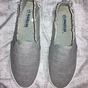 GUC Gray Distressed Magellan Shoes Size 9